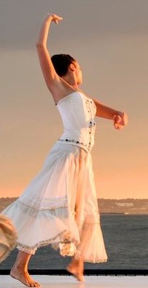 ladies in white dancing_pexels-photo-175658 (2)