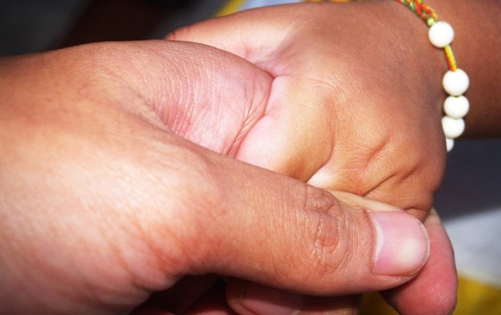 hands holding closeup_pixabay_cropped