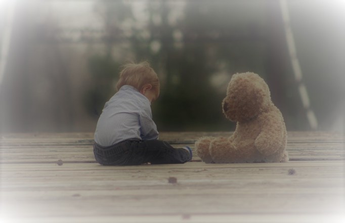 boy n teddy bear sitting on bridge_baby-623417_960_720_pixabay_edited
