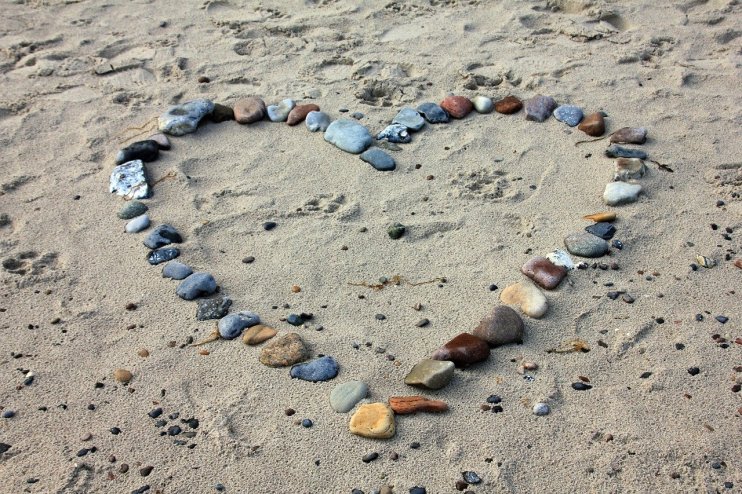 Heart made with stones_beach_by AnnaER_Pixabay