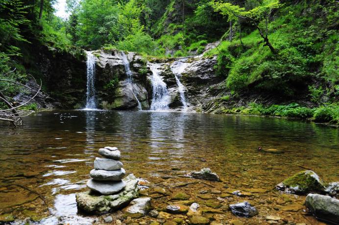 stream stacked stones_body-of-water-across-forest_by Manuela Adler from Pexels